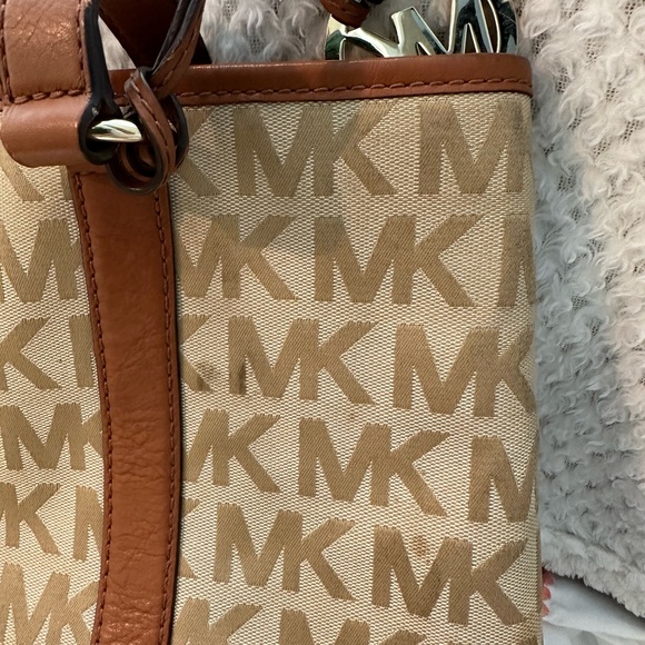 MICHAEL KORS TAN MONOGRAM TOTE 15x9 & ZIP AROUND WALLET - Picture 12 of 16